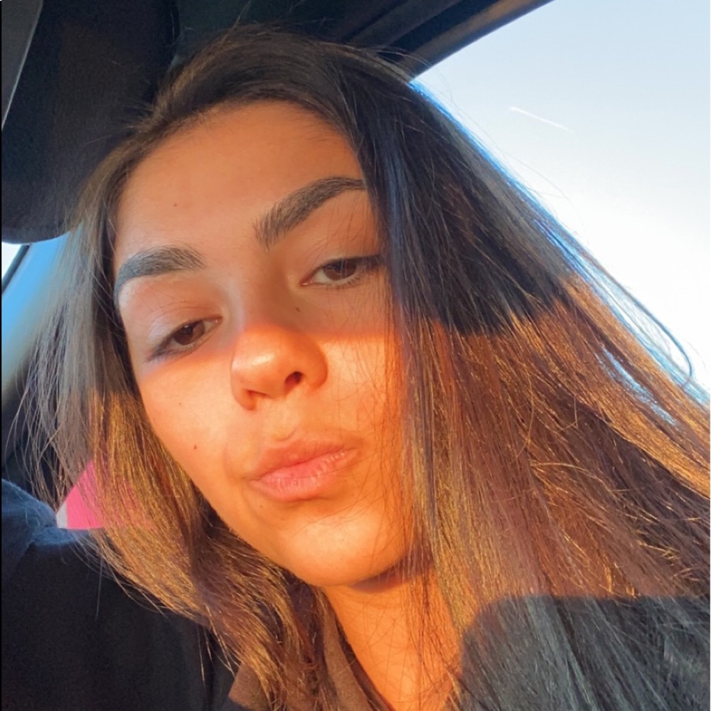 Meet your Posher, Adrianna